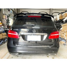 車用後尾翼 附貼膠/隱藏蓋, 黑色, 賓士 Benz B-Class W246 直上 五門車系用 黏貼固定式 ABS 鋼琴烤漆黑 尾翼 大尾翼 通用尾翼 後擾流 刀鋒尾翼 小鴨尾 流線尾翼