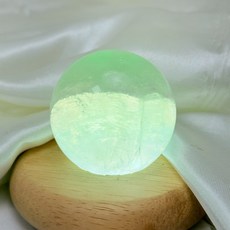 мσσи_нασ ᙏ̤̫͚ 5.2cm 水綠螢石球 星空光 還形千層 綢緞質感 透明螢石, 1個