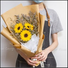 畢業季文青向日葵乾燥花束：三朵向日葵、情人草，父親節香皂花花束