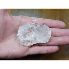 §能量礦石§ 非洲坦尚尼亞矽鈹石仿礦骨幹水晶，色彩鮮豔，安全無毒，寵物互動玩具, 1個