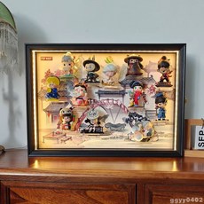 娃娃の家 無雙鎮十三週年系列盲盒展示相框 古風場景收納盒 防塵立體中空相框 娃娃相框展示盒 娃娃展示框 手辦展示框, 1個, 無雙鎮+12人位背景圖,34.5*48.5*9.5cm黑色框合頁