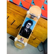 聯名款滑板 girl Micheal 全新未使用 初學者愛好者, 如圖所示, 1個