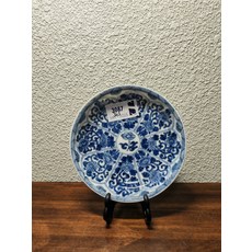 青花纏枝花卉紋盤 敞口淺腹 八開窗間繪牡丹菊花, 如圖所示