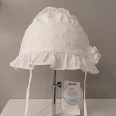 압소바 화이트컬러로 심플하고 이쁜 여아 로라모자