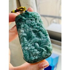翡翠山水人物擺件，附鑑定證書, 天然A貨玉 莫西沙 膠潤湖綠意境雕水過財來翡翠山水牌 油潤滿綠俏茶黃 色滿牌形大器, 1個