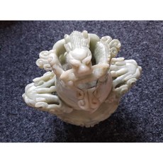 老收藏 岫岩玉 【蟠龍耳爐】底有 狻猊矮足 香爐 重量1660g, 1個