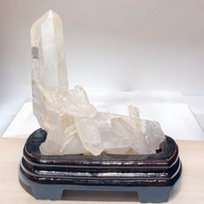 Sweet Heart 田芯 雷姆尼亞原礦白水晶簇，附木座擺件