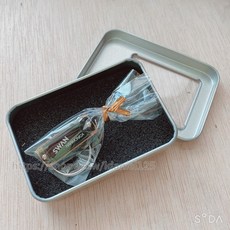 【贈鐵盒 新品現貨！4孔8音】口琴鑰匙圈 迷你口琴 小口琴 黑色 紅色, 1個