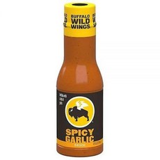 Buffalo Wild Wings 스파이시 마늘 버팔로 소스 354.9ml 12온스 카이엔 페퍼 타마린드로 제작 완벽한 디핑 치킨 마리네이드 윙 시즈닝 또는 버거 토핑 2656