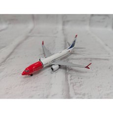 Herpa Wings Boeing 737 MAX 8 挪威航空 林白彩繪 1/500 模型, 1個
