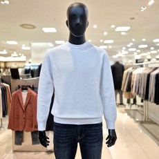 바쏘 화이트 컬러 면 스판 라운드넥 남성니트