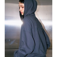 플레이스 스튜디오 PLACE STUDIO 주하늘 PICK 절개 라인 오버핏 큐빅 리벳 포인트 스웨트 후드집업 차콜