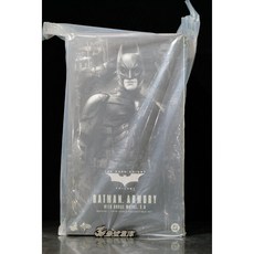 HOT TOYS 12吋 MMS750 黑暗騎士 蝙蝠俠 軍械庫 & 布魯斯韋恩 2.0套裝組, 1個