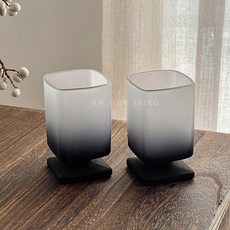 小眾杯子 高顏值水杯 設計感水杯 中古美拉德玻璃杯 高顔值小衆設計感家用威士忌杯 鷄尾酒杯 果汁杯子 馬克杯, 磨砂黑色腳杯【兩個裝】, 1個