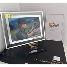 宋威龍簽名照 附認證書及驗證卡 玻璃裱框, 2, 樣式