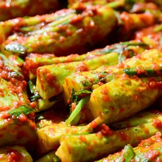 입맛돋우는 반찬오이소박이 아삭한오이김치 국내산 수제 오이소박이 1kg 통반찬, 1개