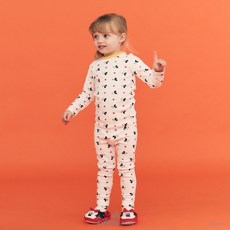 아가방 천호NC점 겨울이월 디즈니베이비 특가할인 / 귀여운 미키별 프린트 디자인의 내의세트. 부드러운 감촉과 가벼움으로 편안한 착용감을 선사하기에 실내복 놀이복으로 안성맞춤!