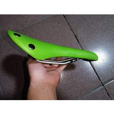 自行車車座 綠色 皮面 復古 鉚釘 偏硬, 如圖所示, 1個