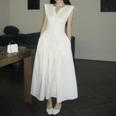 스러운 흰색 민소매 원피스 여름용 허리 라인 강조 슬림핏 A 롱 원피스