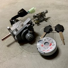 CJ 機車電門鎖組，通用型電門開關與鑰匙套裝, 1個