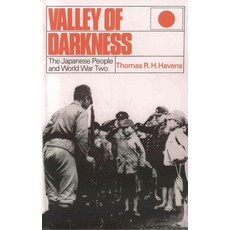 (英文圖書)Valley of Darkness: The Japanese People and World War Two 平裝版, University Press of America, 英文