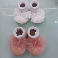 아가방 아기말랑슈즈~~ 신발과 양말을 결합해놓은 아기 말랑이화 ##레이스가 넘 예뻐 원피스나 드레스입을때도~~ 고무신