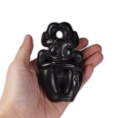 《博古珍藏》煤精雕太陽神把玩．82公克．紅山文化器型．工中工痕．早期收藏．行家勿錯過．超值回饋, 1個