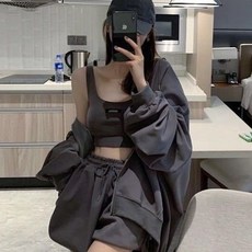 運動服套裝女 三件套 短褲套裝 休閒衛衣 小隻女 顯瘦穿搭 2025春夏 鹽系酷女孩 炸街 街頭風