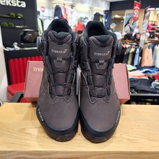 트렉스타 고어텍스 서라운드 기술을 접목하여 방수와 함께 쾌적한 발 환경을 유지 시켜주는 고기능성 미드컷 등산화