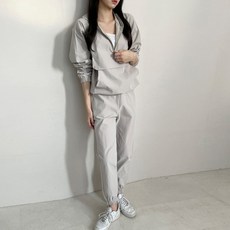 MYSEASON 女款連帽風衣半拉鍊+束口褲套裝
