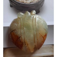 古玉 蝙蝠 袖岩玉紅沁玉質油嫩 把玩件, 1個