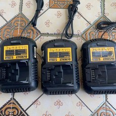 디월트 DEWALT DCB119 12V/20V 차량용 배터리충전기(재고소진 품절임박), 단일 항목, 1mAh, 1개