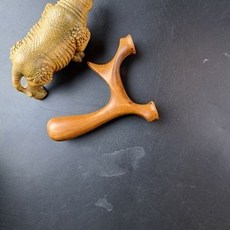 百年雷擊棗木手工歪把子獵鷹弓，滿紅料無漆老棗木比賽專用彈弓，精準耐用, 1個, 百年雷擊棗木滿紅料手工打造歪把子獵鷹弓無