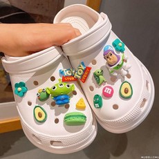 卡通DIY巴斯光年草莓熊三眼仔洞洞鞋扣鞋配飾鞋花鞋配件飾品裝飾洞洞鞋diy配飾 可愛洞洞鞋卡扣, 1個, 光年【共1個鞋扣】,不含拖鞋