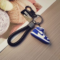 【鑰匙圈掛件】 新款創意籃球球鞋鑰匙扣精緻掛件情侶書包汽車鑰匙鏈掛飾禮品批髮