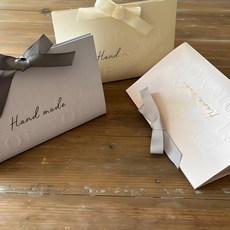 B Home Baking 手提包 手工禮物盒 三角形 3款 緞帶隨機出貨組合, 1套, 淡紫色 + 淡粉色 + 淡黃色