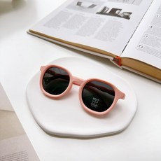 Q.M SHOP 五月新款兒童太陽眼鏡：輕巧偏光矽膠彈性ins風帥氣微方框，檢驗合格抗UV400兒童偏光