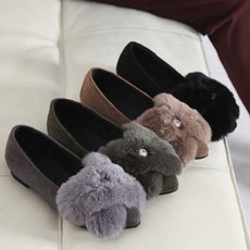 폼폼 소재 토끼털 장식 방한 출근 보온 블랙 겨울 가을 데이트 로퍼 스웨이드