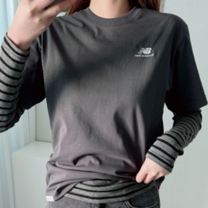 뉴발란스 반팔 라운드 티 스탠다드핏 스몰로고자수 남여공용 D8323