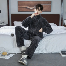 新款秋冬情侶豎領珊瑚絨睡衣 加厚保暖雲朵絨家居服, 男款兔紋深灰色豎領, L【100-120斤】