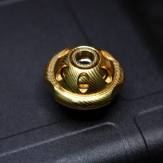 偷姐星球刀墜 縷空鍍金指尖陀螺, 如圖所示, 1個