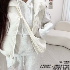 精選四件組合休閒套組：羽絨馬甲背心+內刷毛連帽大衛衣+內刷毛寬褲+側揹小包