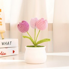 手工鉤織郁金香盆栽成品編織花 毛線花 迷你盆栽 針織花 編織花 毛線仿真花 裝飾擺件 情人節 母親節教師節花束禮物, 三頭紫色系, 1個