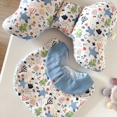 Lianne Baby 托瓦海龜 藍領雙面領兜 蝴蝶枕 嬰兒禮物, 1個, 自用不織布袋裝「蝴蝶枕+雙面領兜」