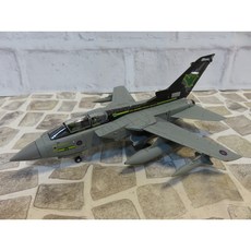 Corgi 1/72 Panavia Tornado GR.4 英國皇家空軍 退役紀念塗裝 綠蝙蝠, 1個
