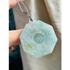 冰飄花藏金太極八卦翡翠玉墜 精雕細琢 趨吉避凶 平衡身心靈 提升個人能量, 天然A貨玉 冰飄花藏金太極八卦翡翠玉墜 正冰透字影 綠花.灑金靈動 大小合宜 上身亮眼, 1個