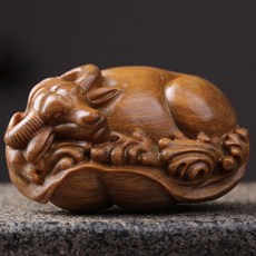 綠檀木 荷葉臥牛 擺件, 如圖所示, 1個