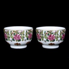 《博古珍藏》清雍正．琺瑯彩描金花卉紋茶杯一對．早期收藏．老件瓷器．附錦盒．非青花釉裡紅．底價回饋, 1個, 白色