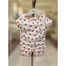[아가방]강남점*맛있는 딸기와 귀여운 동물 패턴으로 러블리함을 더해주는 상하세트 / 시원하고 신축성이 좋은 소재 / 안심 무형광 원단 / 여름 데일리룩