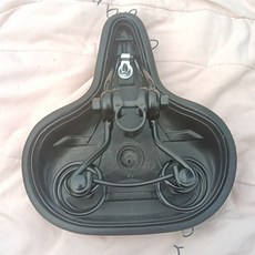 黑色自行車鞍座，彈簧減震設計, 如圖所示, 1個